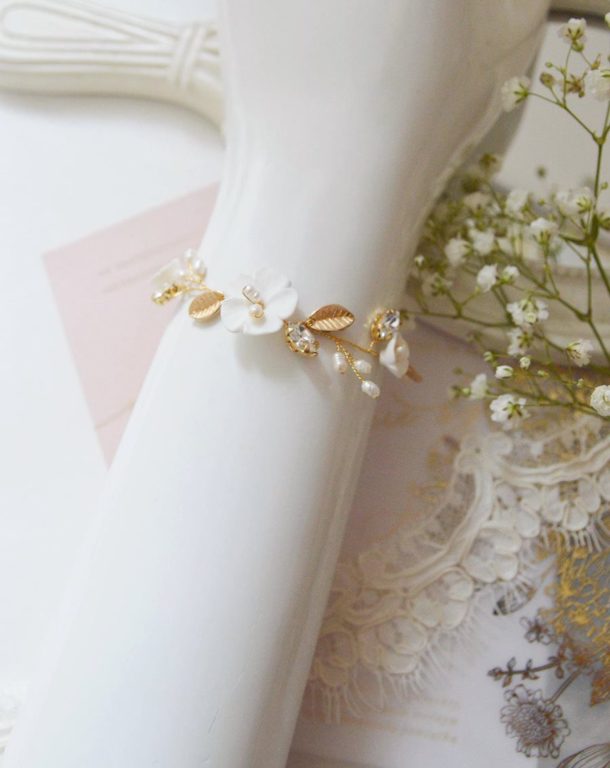 bransoletkiBransoletka z kwiatkami i perełkami słodkowodnymi model Hoja