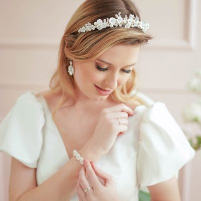 Dodatki ślubneKorona ślubna z perłami i kwiatami model Orida