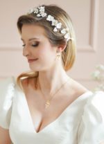 Dodatki ślubneDługa gałązka z kwiatami model Pomona