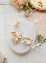Dodatki ślubneGrzebyk z kwiatami i listkami model Erie